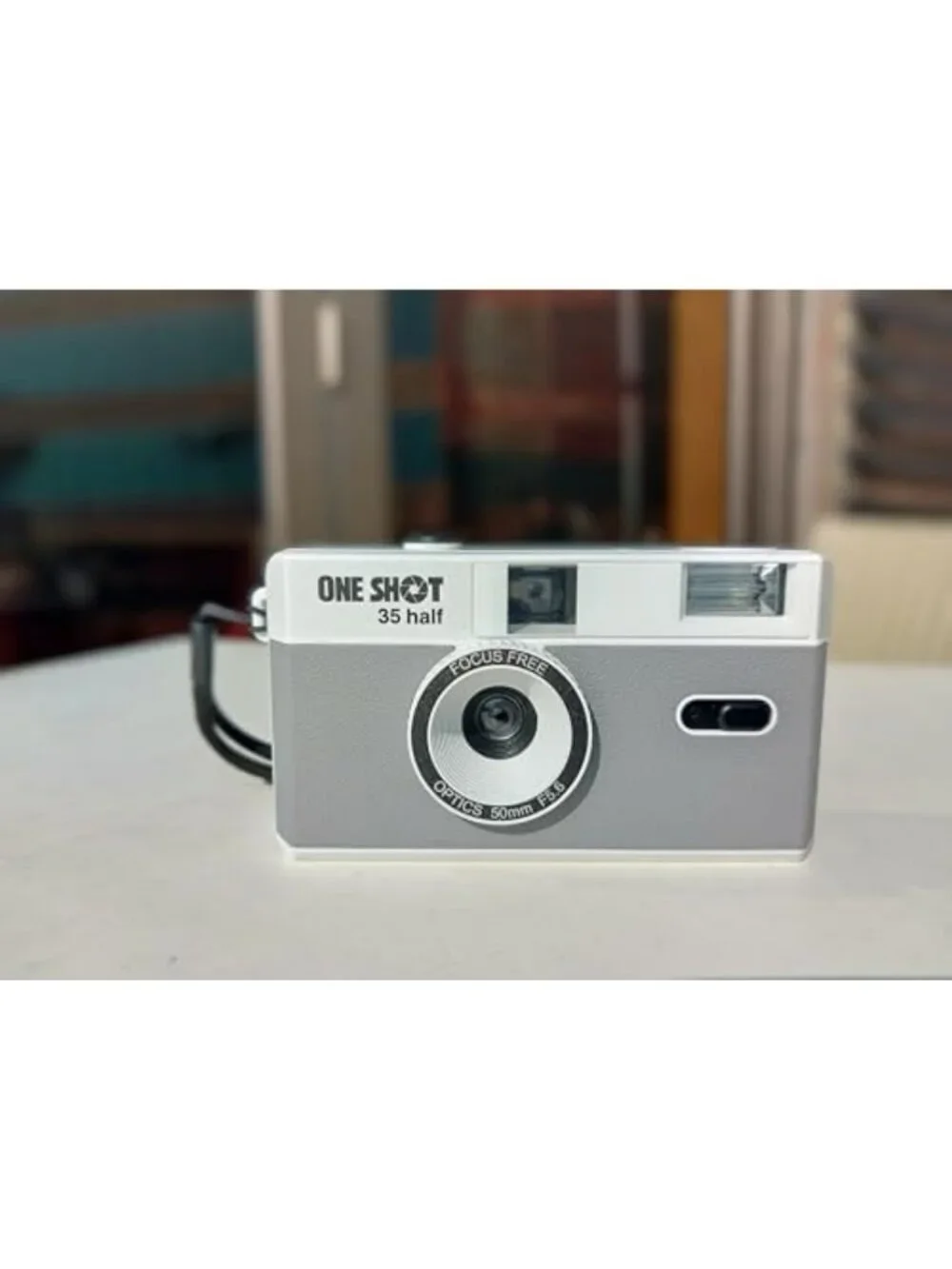 Reusable Retro 35mm Point and Shoot Camera with Built-in Flash & Film Included